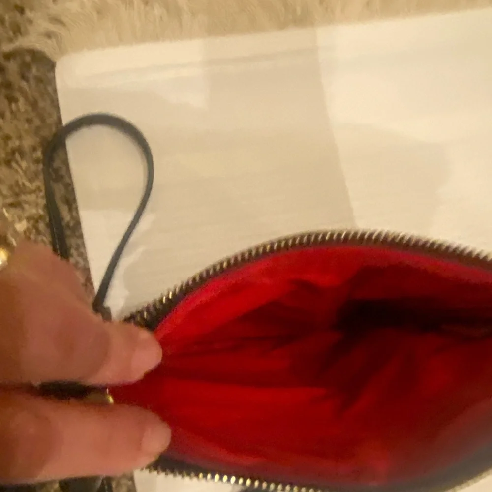 Dooney Bourke cross body - Picture 6 of 10